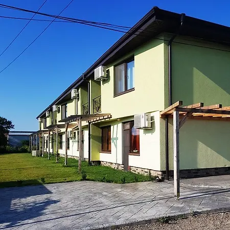 招待所 River House 3*